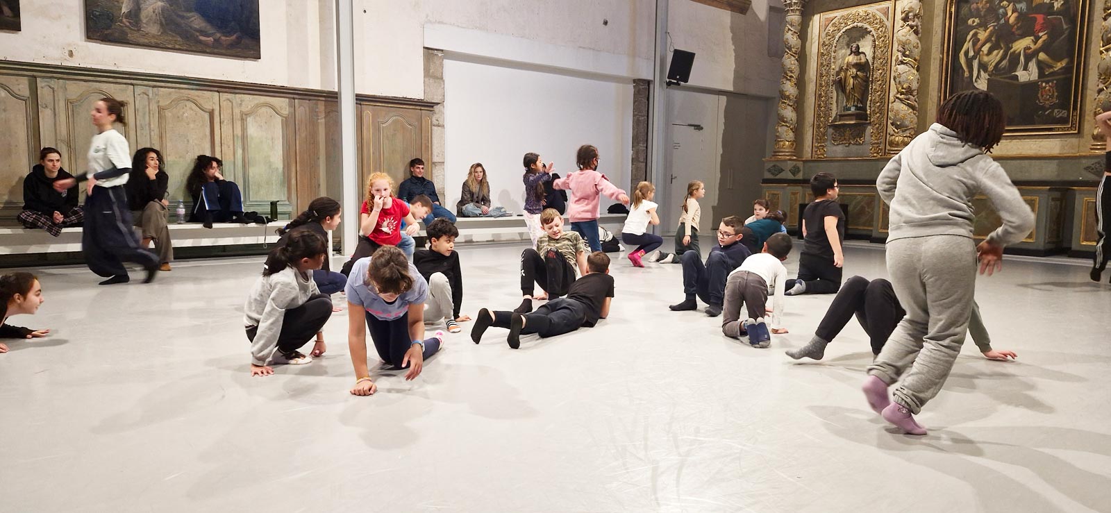 École Privée Sainte-Claire à Annonay 07 Ardèche - Activités Sportives - Danse avec la compagnie LA BARAKA - Abou Lagraa