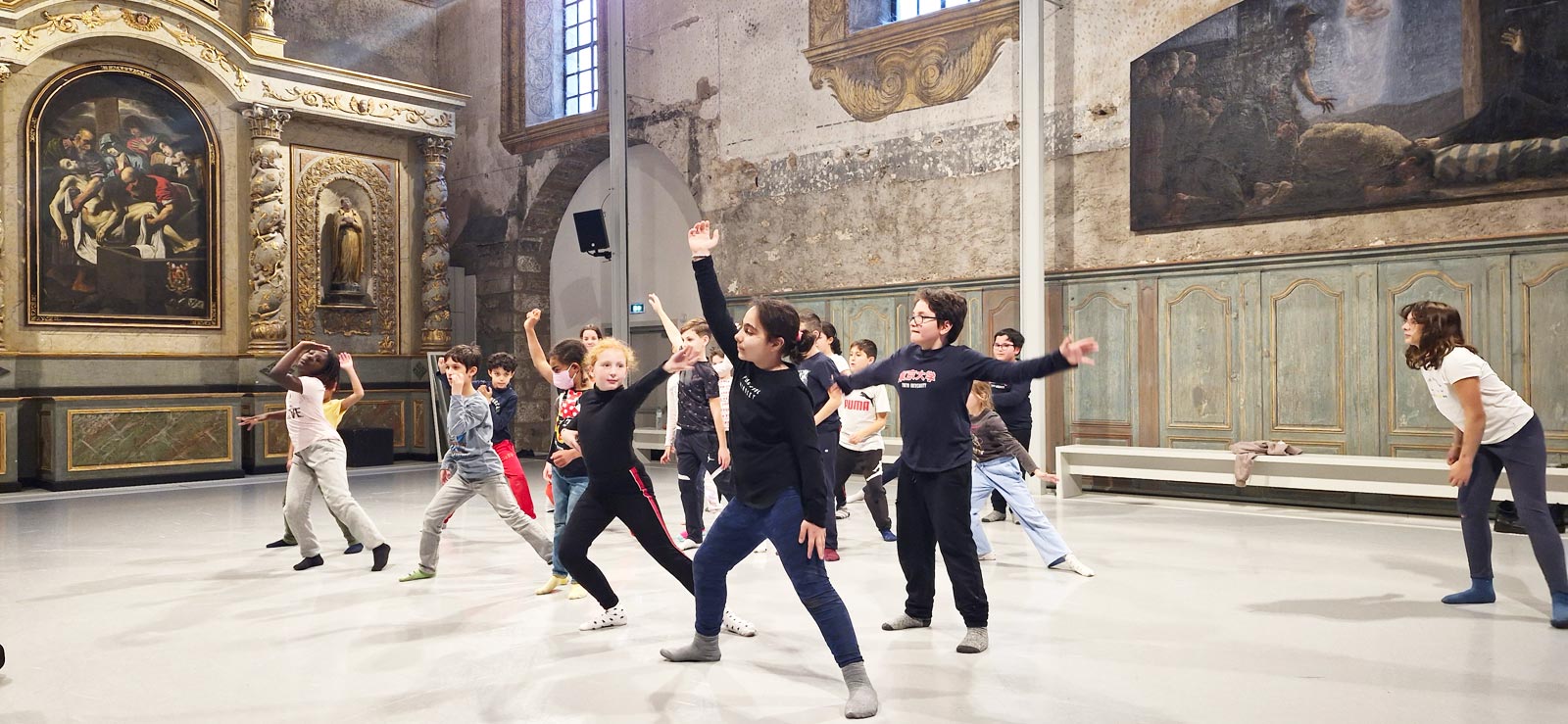 École Privée Sainte-Claire à Annonay 07 Ardèche - Activités Sportives - Danse avec la compagnie LA BARAKA - Abou Lagraa