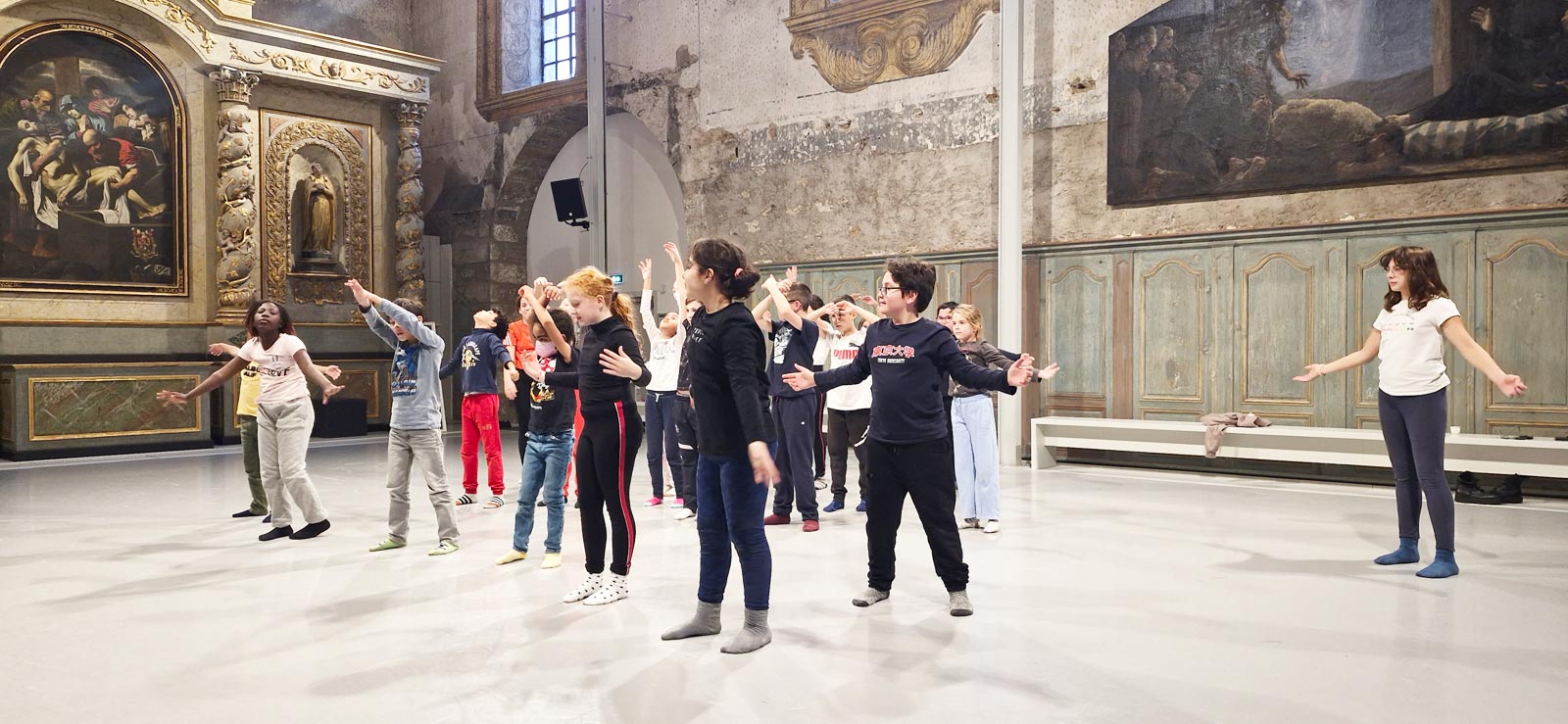 École Privée Sainte-Claire à Annonay 07 Ardèche - Activités Sportives - Danse avec la compagnie LA BARAKA - Abou Lagraa
