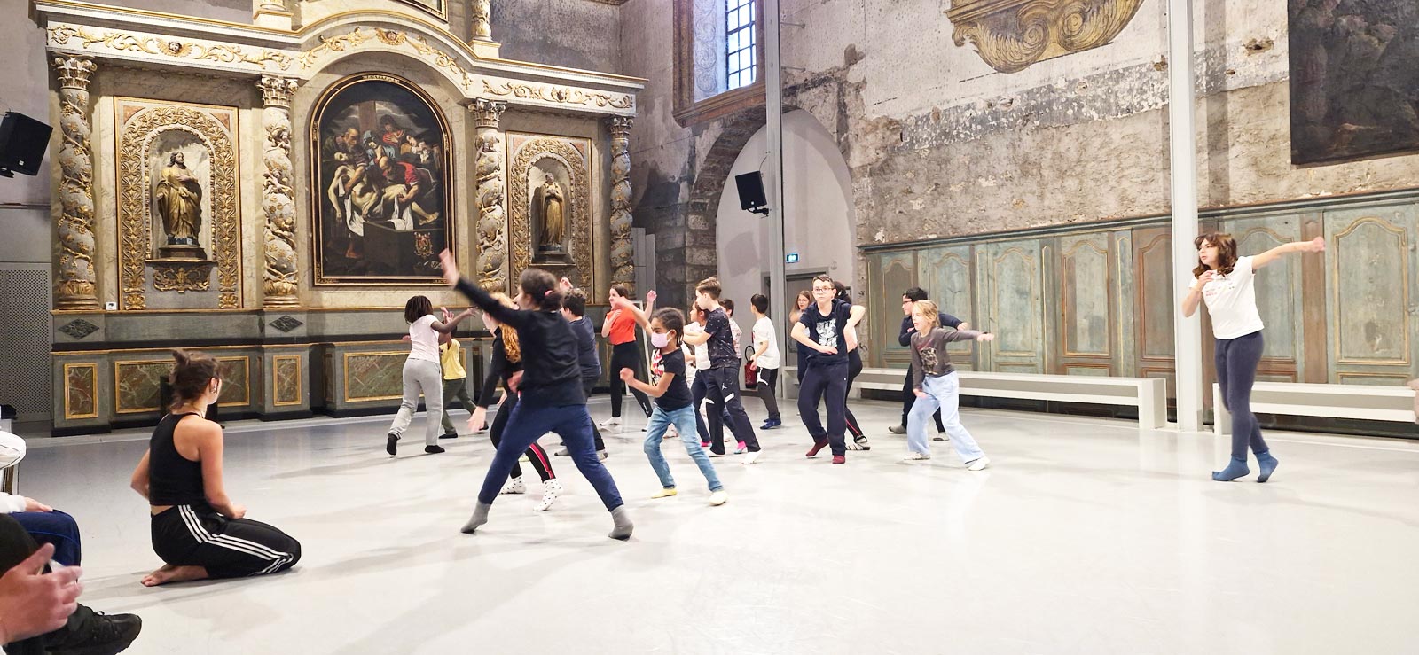 École Privée Sainte-Claire à Annonay 07 Ardèche - Activités Sportives - Danse avec la compagnie LA BARAKA - Abou Lagraa